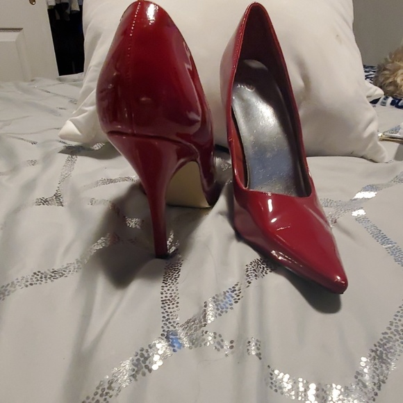 Red Heels - Picture 2 of 2